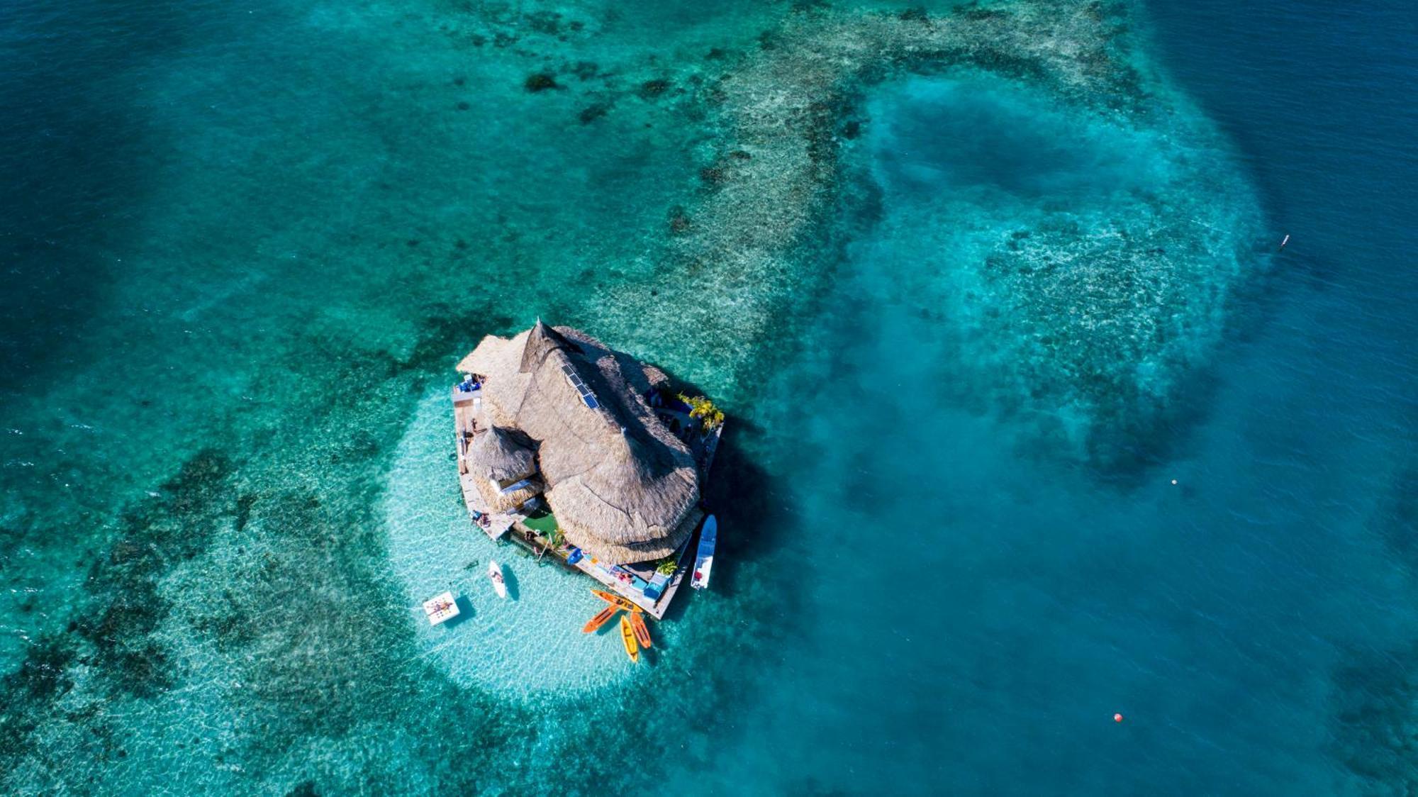 Hotel Casa En El Agua à Tintipan Island Extérieur photo